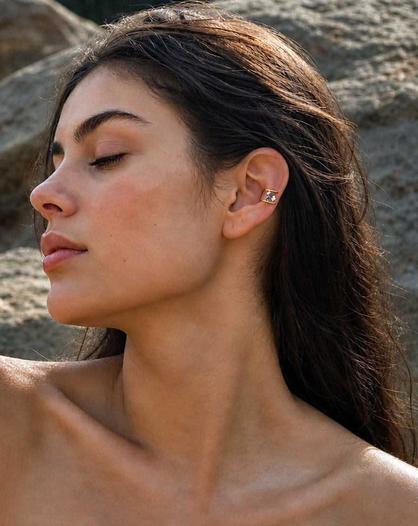 Bague d'oreille acier inoxydable ornée d'un strass en forme de coeur