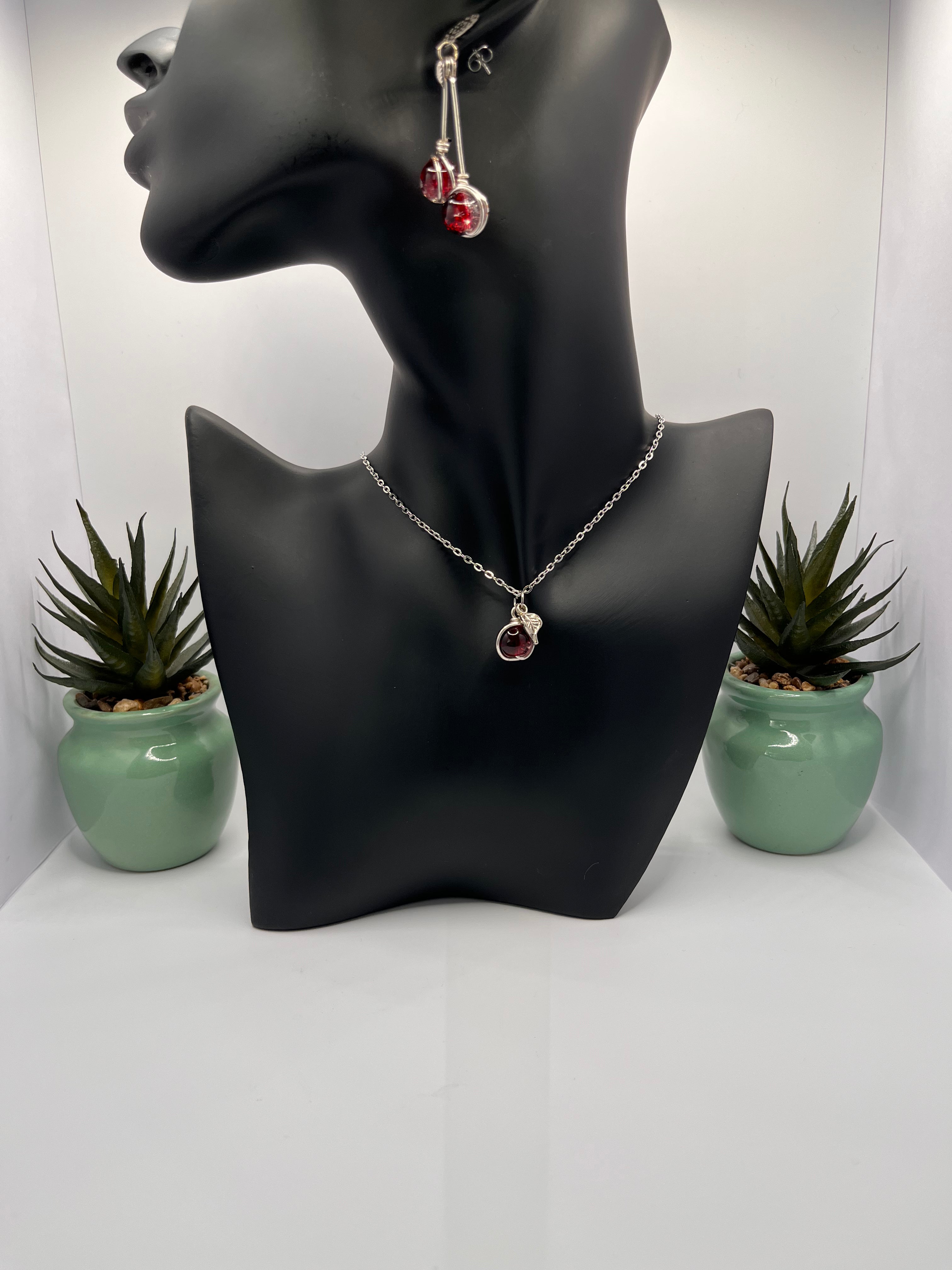 Collier acier inoxydable fait main cerise